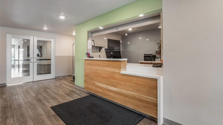 WoodSpring Suites Chicago Midway Lobby