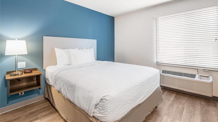 WoodSpring Suites Chicago Midway Room