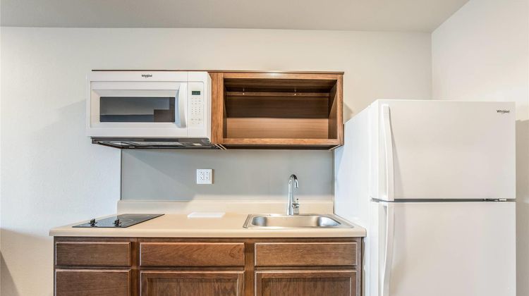 WoodSpring Suites Chicago Midway Room