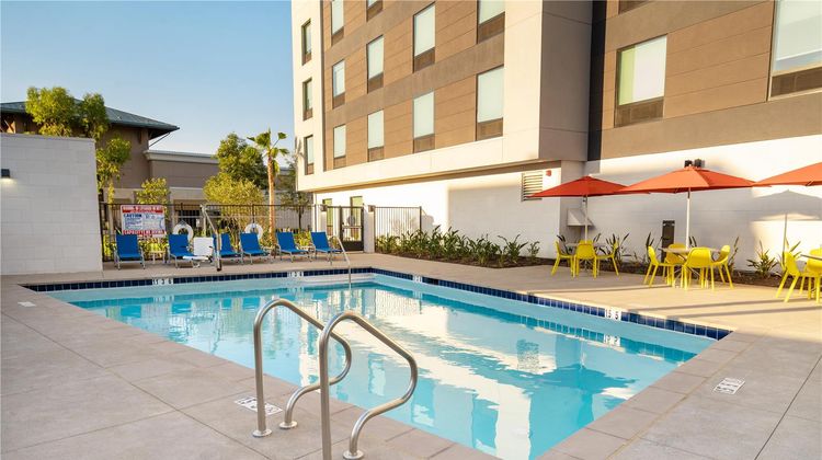 Home2 Suites by Hilton Corona Pool