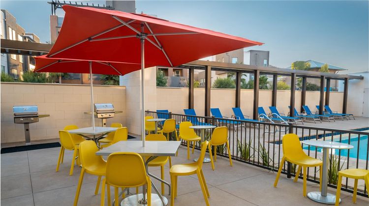 Home2 Suites by Hilton Corona Pool