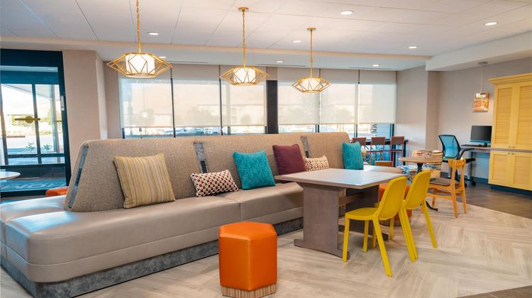 Home2 Suites by Hilton Corona Lobby