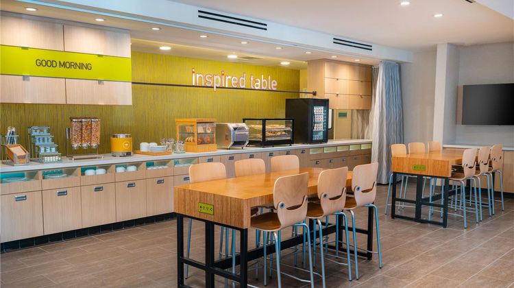 Home2 Suites by Hilton Corona Restaurant