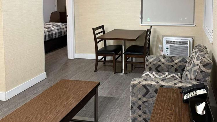 Rodeway Inn & Suites Kamloops Suite
