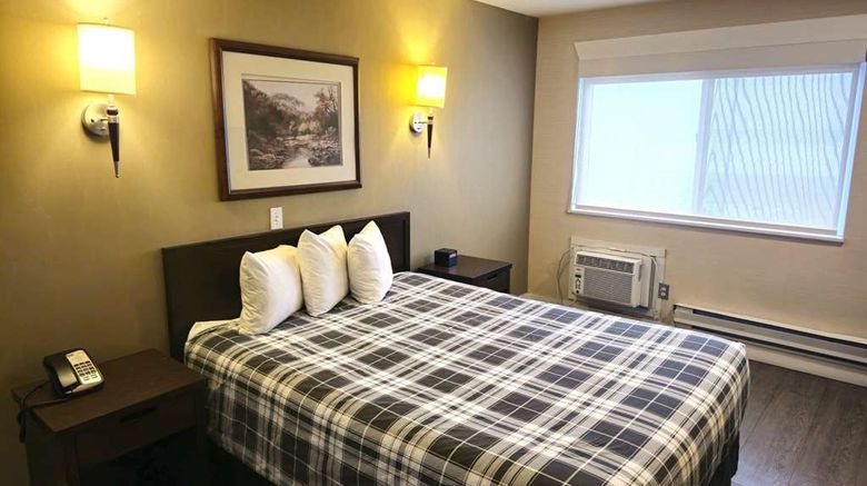 <b>Rodeway Inn & Suites Kamloops Room</b>. Images powered by <a href="https://iceportal.shijigroup.com/" title="IcePortal" target="_blank">IcePortal</a>.