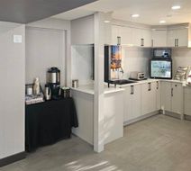 Rodeway Inn & Suites Kamloops Lobby