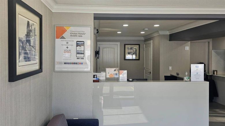 <b>Rodeway Inn & Suites Kamloops Lobby</b>. Images powered by <a href="https://iceportal.shijigroup.com/" title="IcePortal" target="_blank">IcePortal</a>.