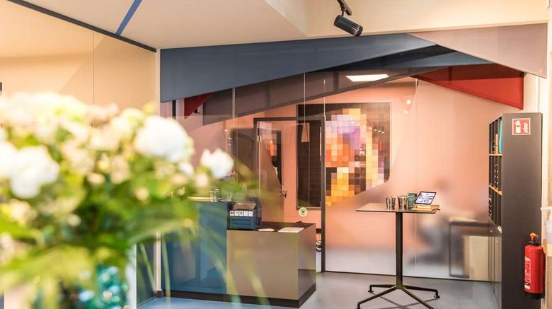 <b>Hotel Einsmehr Lobby</b>. Images powered by <a href="https://iceportal.shijigroup.com/" title="IcePortal" target="_blank">IcePortal</a>.