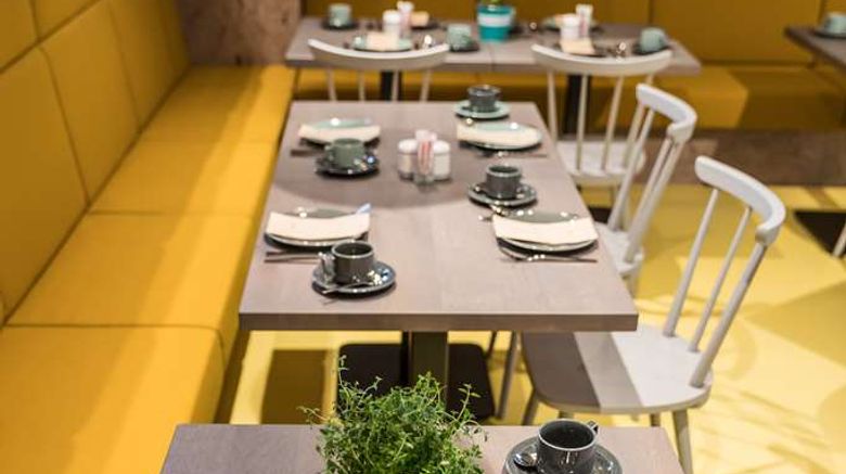 <b>Hotel Einsmehr Restaurant</b>. Images powered by <a href="https://iceportal.shijigroup.com/" title="IcePortal" target="_blank">IcePortal</a>.
