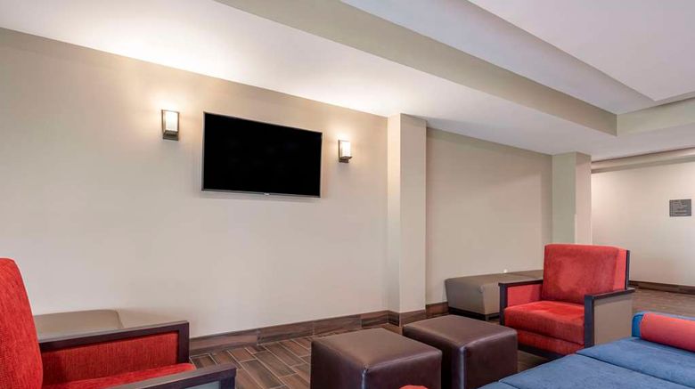<b>Comfort Suites Daytona Beach Speedway Lobby</b>. Images powered by <a href="https://iceportal.shijigroup.com/" title="IcePortal" target="_blank">IcePortal</a>.