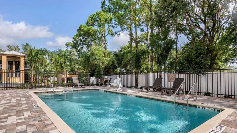 <b>Comfort Suites Daytona Beach Speedway Pool</b>. Images powered by <a href="https://iceportal.shijigroup.com/" title="IcePortal" target="_blank">IcePortal</a>.