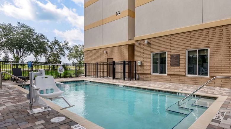 <b>Comfort Suites Daytona Beach Speedway Pool</b>. Images powered by <a href="https://iceportal.shijigroup.com/" title="IcePortal" target="_blank">IcePortal</a>.