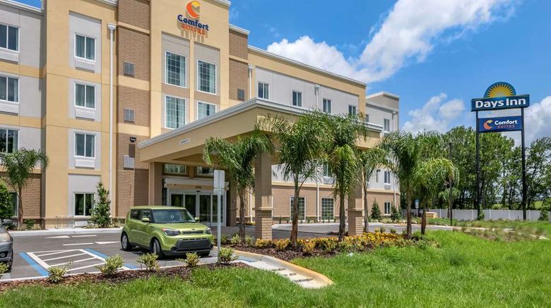<b>Comfort Suites Daytona Beach Speedway Exterior</b>. Images powered by <a href="https://iceportal.shijigroup.com/" title="IcePortal" target="_blank">IcePortal</a>.