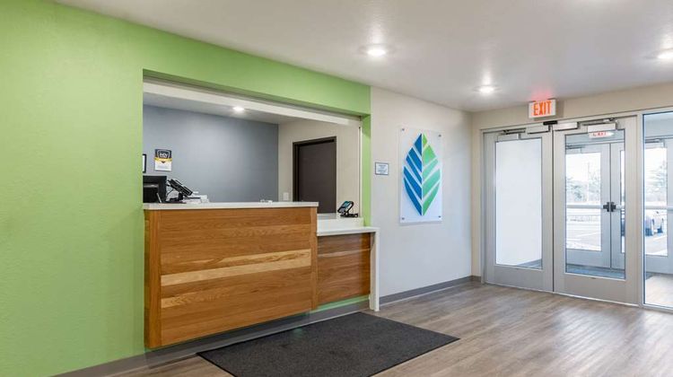 WoodSpring Suites Indianapolis Castleton Lobby