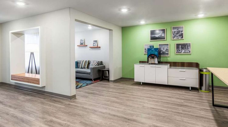 WoodSpring Suites Indianapolis Castleton Lobby