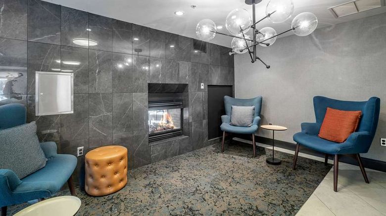 <b>State House Inn Lobby</b>. Images powered by <a href="https://iceportal.shijigroup.com/" title="IcePortal" target="_blank">IcePortal</a>.