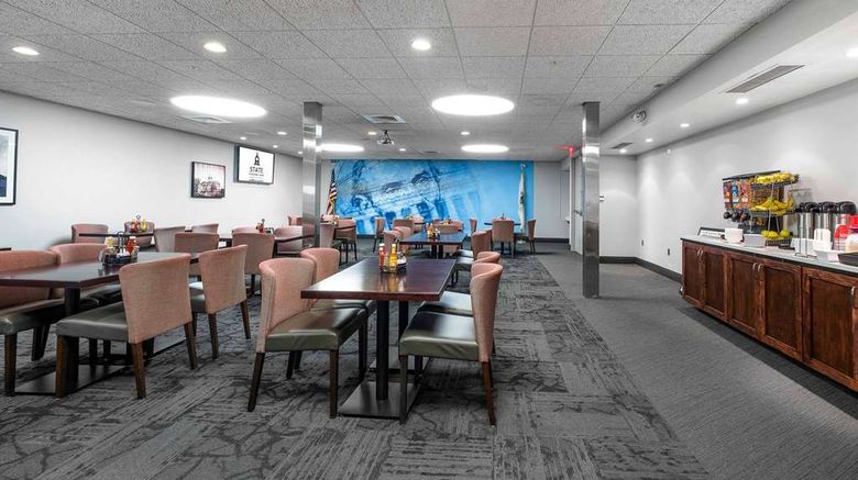 <b>State House Inn Restaurant</b>. Images powered by <a href="https://iceportal.shijigroup.com/" title="IcePortal" target="_blank">IcePortal</a>.