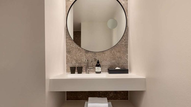 <b>Comwell Copenhagen Portside Dolce Hotel Room</b>. Images powered by <a href="https://iceportal.shijigroup.com/" title="IcePortal" target="_blank">IcePortal</a>.