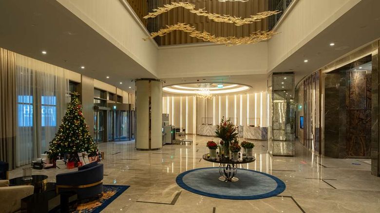 <b>Hilton Mall of Istanbul Lobby</b>. Images powered by <a href="https://iceportal.shijigroup.com/" title="IcePortal" target="_blank">IcePortal</a>.