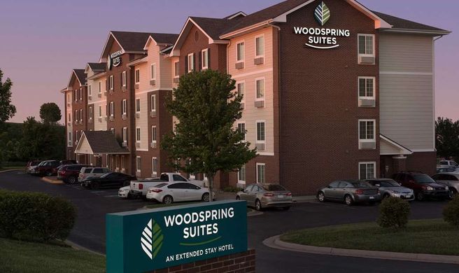 WoodSpring Suites Kansas City Lenexa Exterior