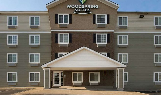 WoodSpring Suites Kansas City Mission Exterior