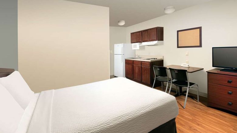 <b>WoodSpring Suites Topeka Room</b>. Images powered by <a href="https://iceportal.shijigroup.com/" title="IcePortal" target="_blank">IcePortal</a>.