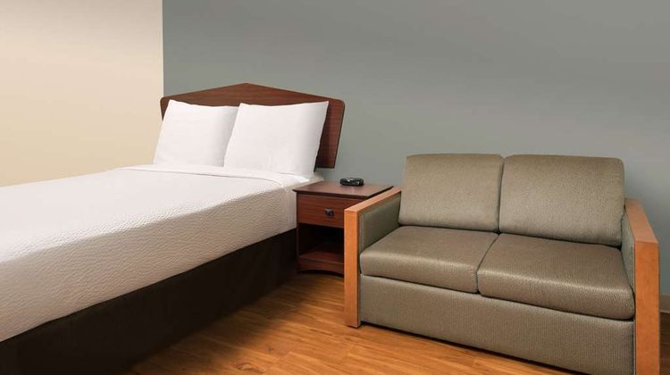 WoodSpring Suites Topeka Room
