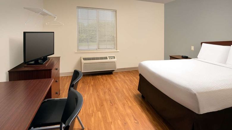 <b>WoodSpring Suites Topeka Room</b>. Images powered by <a href="https://iceportal.shijigroup.com/" title="IcePortal" target="_blank">IcePortal</a>.