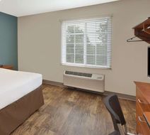 WoodSpring Suites St. Louis St. Charles Room