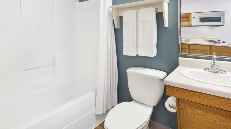 WoodSpring Suites St. Louis St. Charles Room