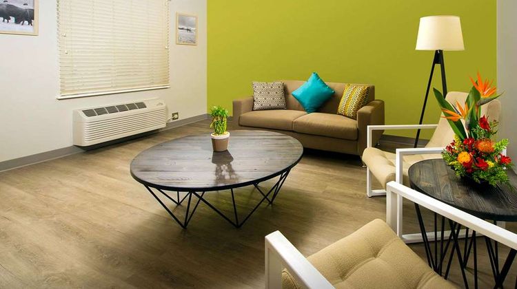 WoodSpring Suites Fargo Lobby