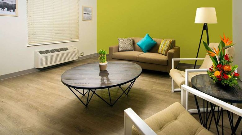 <b>WoodSpring Suites Fargo Lobby</b>. Images powered by <a href="https://iceportal.shijigroup.com/" title="IcePortal" target="_blank">IcePortal</a>.