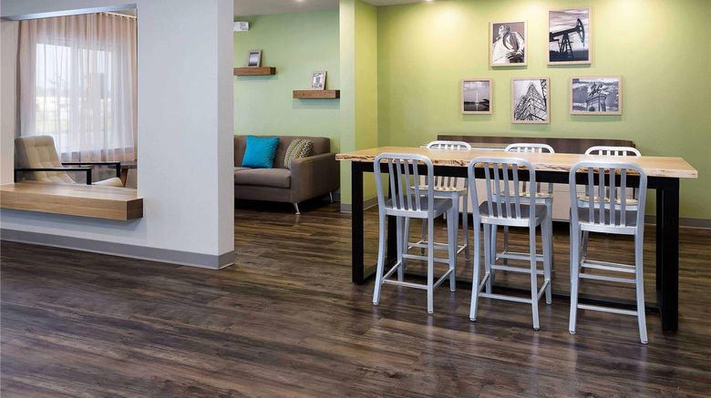 <b>Suburban Studios Watford City Lobby</b>. Images powered by <a href="https://iceportal.shijigroup.com/" title="IcePortal" target="_blank">IcePortal</a>.
