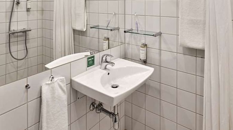 <b>Billund Airport Hotel Room</b>. Images powered by <a href="https://iceportal.shijigroup.com/" title="IcePortal" target="_blank">IcePortal</a>.