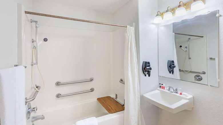 <b>Super 8 by Wyndham Kinder Room</b>. Images powered by <a href="https://iceportal.shijigroup.com/" title="IcePortal" target="_blank">IcePortal</a>.