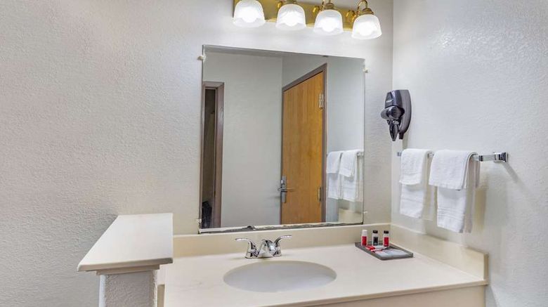 <b>Super 8 by Wyndham Kinder Room</b>. Images powered by <a href="https://iceportal.shijigroup.com/" title="IcePortal" target="_blank">IcePortal</a>.