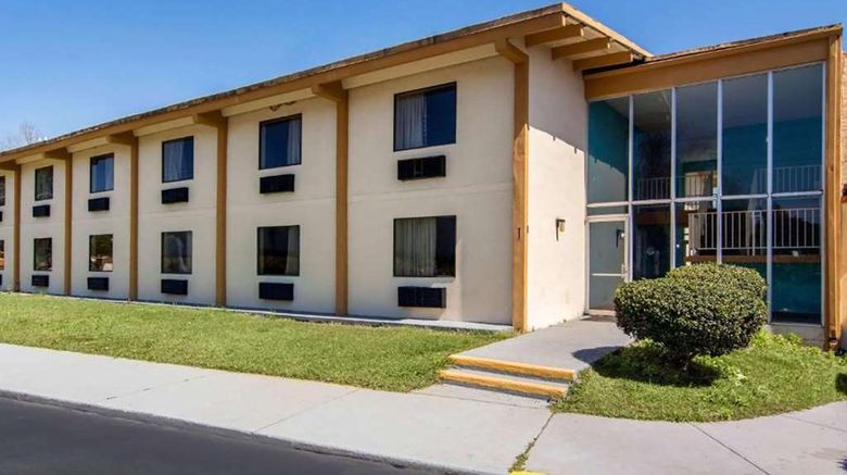 <b>Travelodge by Wyndham Forsyth Exterior</b>. Images powered by <a href="https://iceportal.shijigroup.com/" title="IcePortal" target="_blank">IcePortal</a>.