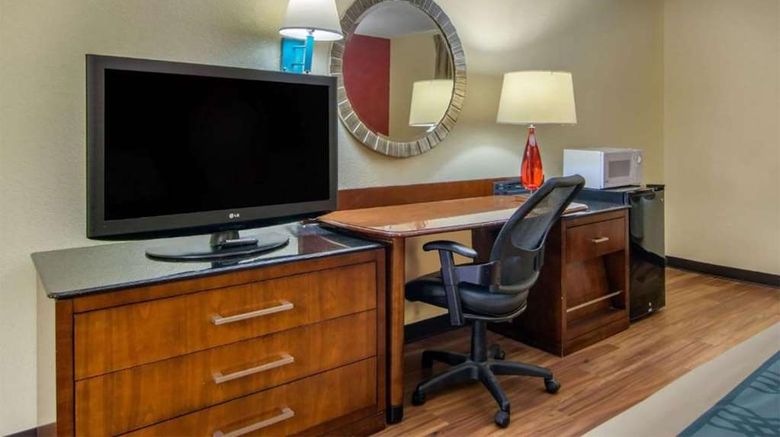 <b>Travelodge by Wyndham Forsyth Room</b>. Images powered by <a href="https://iceportal.shijigroup.com/" title="IcePortal" target="_blank">IcePortal</a>.