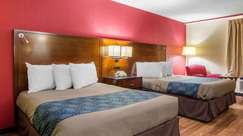 <b>Travelodge by Wyndham Forsyth Room</b>. Images powered by <a href="https://iceportal.shijigroup.com/" title="IcePortal" target="_blank">IcePortal</a>.