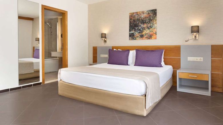 <b>La Quinta by Wyndham Bodrum Room</b>. Images powered by <a href="https://iceportal.shijigroup.com/" title="IcePortal" target="_blank">IcePortal</a>.