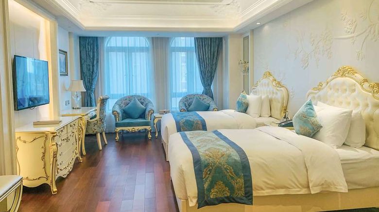 <b>Wyndham Grand Kunming East Room</b>. Images powered by <a href="https://iceportal.shijigroup.com/" title="IcePortal" target="_blank">IcePortal</a>.