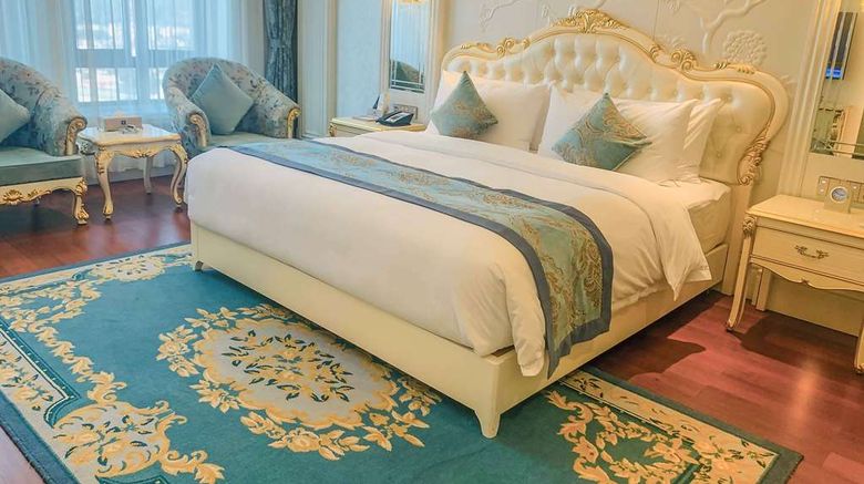 <b>Wyndham Grand Kunming East Room</b>. Images powered by <a href="https://iceportal.shijigroup.com/" title="IcePortal" target="_blank">IcePortal</a>.