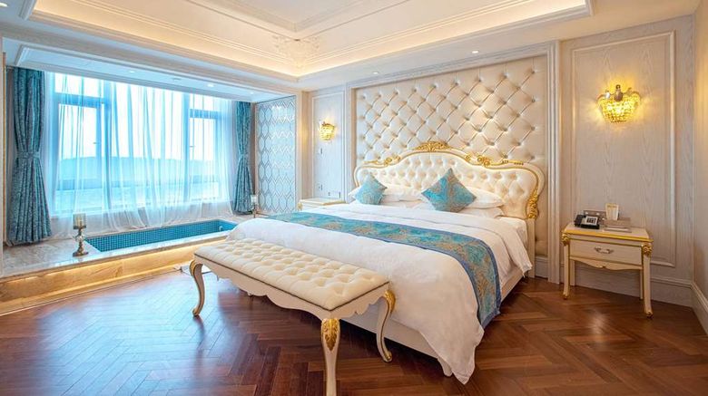<b>Wyndham Grand Kunming East Room</b>. Images powered by <a href="https://iceportal.shijigroup.com/" title="IcePortal" target="_blank">IcePortal</a>.