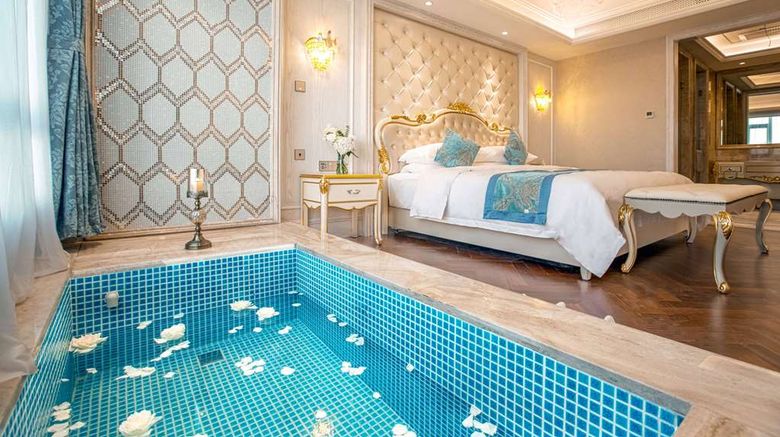 <b>Wyndham Grand Kunming East Room</b>. Images powered by <a href="https://iceportal.shijigroup.com/" title="IcePortal" target="_blank">IcePortal</a>.