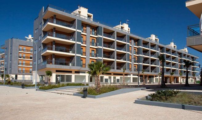 Real Marina Residences Exterior