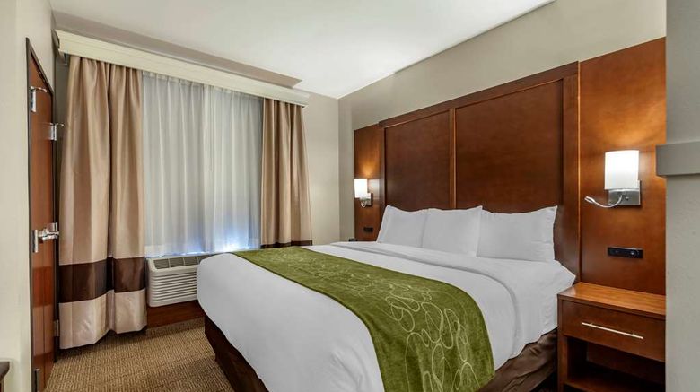 <b>Comfort Suites Grand Island Suite</b>. Images powered by <a href="https://iceportal.shijigroup.com/" title="IcePortal" target="_blank">IcePortal</a>.