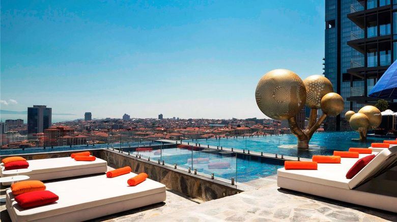 <b>Fairmont Quasar Istanbul Pool</b>. Images powered by <a href="https://iceportal.shijigroup.com/" title="IcePortal" target="_blank">IcePortal</a>.
