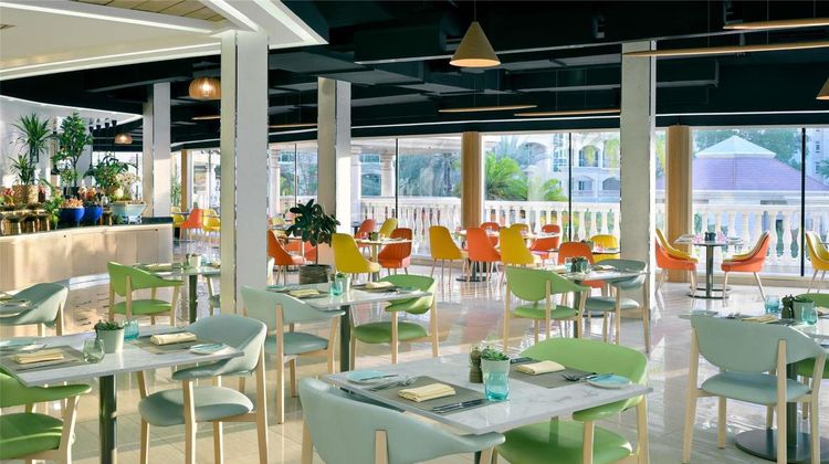 Swissotel Al Murooj Dubai Restaurant