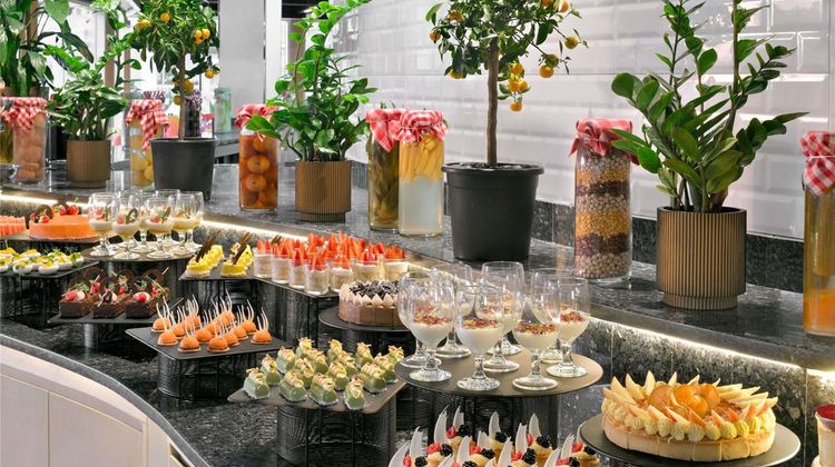 Swissotel Al Murooj Dubai Restaurant