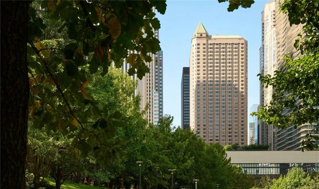 Fairmont Chicago, Millennium Park Exterior